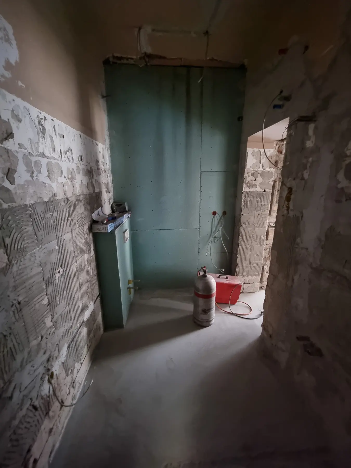 Réseaux neufs de la salle de bains encore accessibles avant fermeture